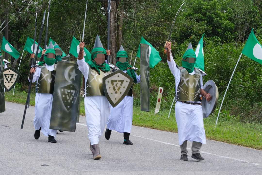 Attendees of the HIMPIT gathering organised by PAS were seen participating in a parade with fake armour and weapons. Image credit: Sin Chew Daily