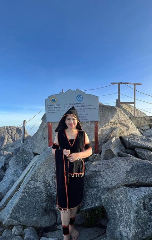 Sheryll's third attempt in climbing Mount Kinabalu but this time, with a special twist. Source: Sheryll (Instagram)