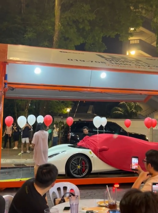 Woman was gifted a white Ferrari. Source: Xiao Hong Shu